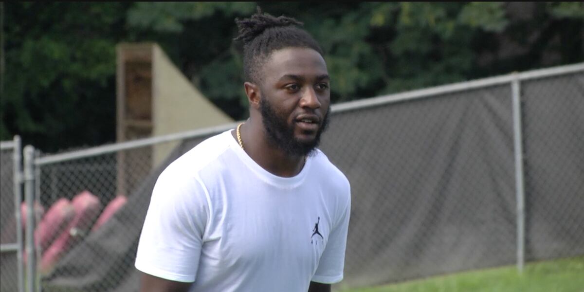 Randy Rullow Randy Russell keeps football dream alive, takes off-field internship ...