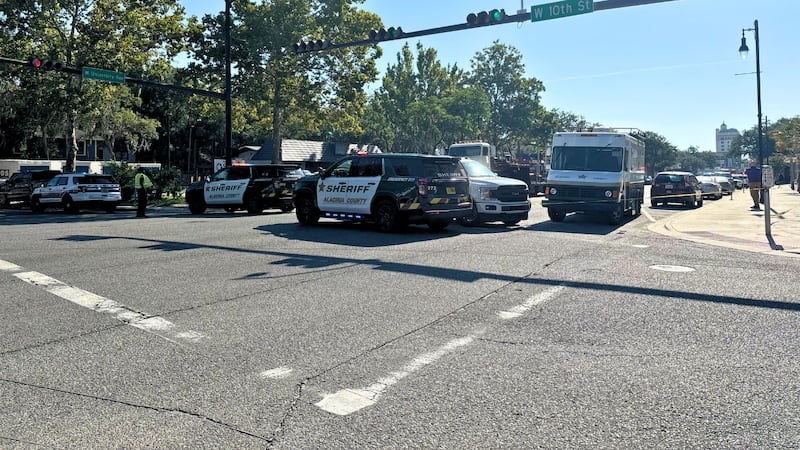 Barricaded gunman fires shots near UF, University Avenue blocked