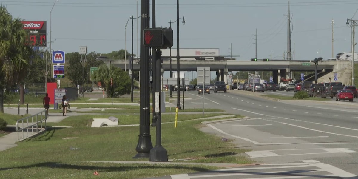 Officers search for hit-and-run driver after pedestrian dies crossing ‘dangerous' road in Ocala