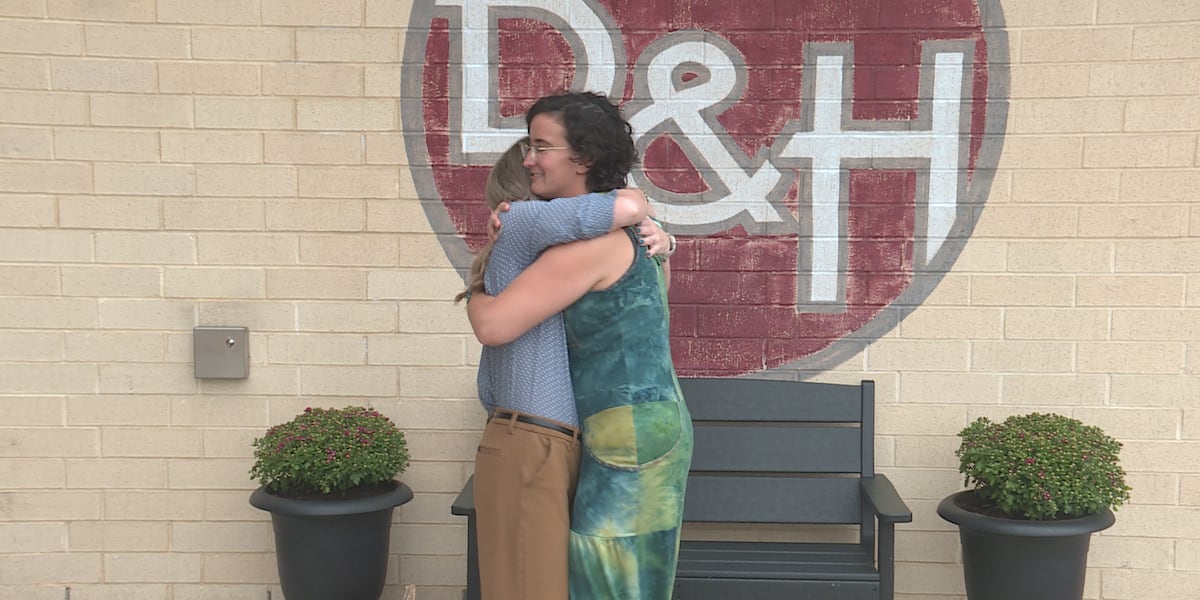 ‘I need help’: Restaurant staff shields and protects woman from man following her on walk