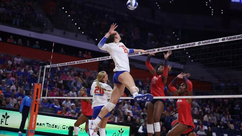 No. 5 Florida swept Ole Miss to stay alone in first in the SEC behind 13 kills from Kamryn...