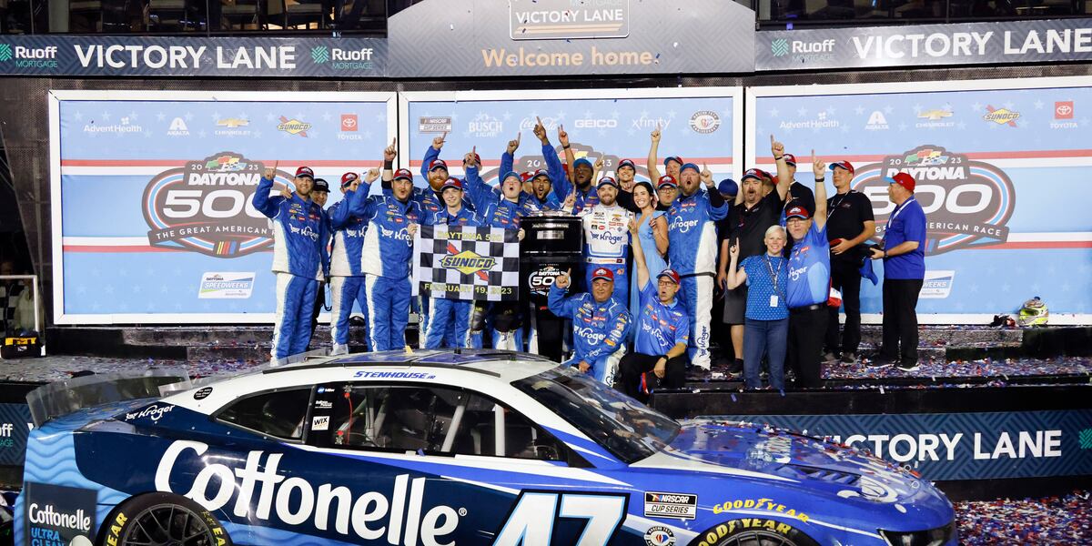 2023 NASCAR Daytona 500: Ricky Stenhouse Jr. Wins In Double Overtime - Foto 6