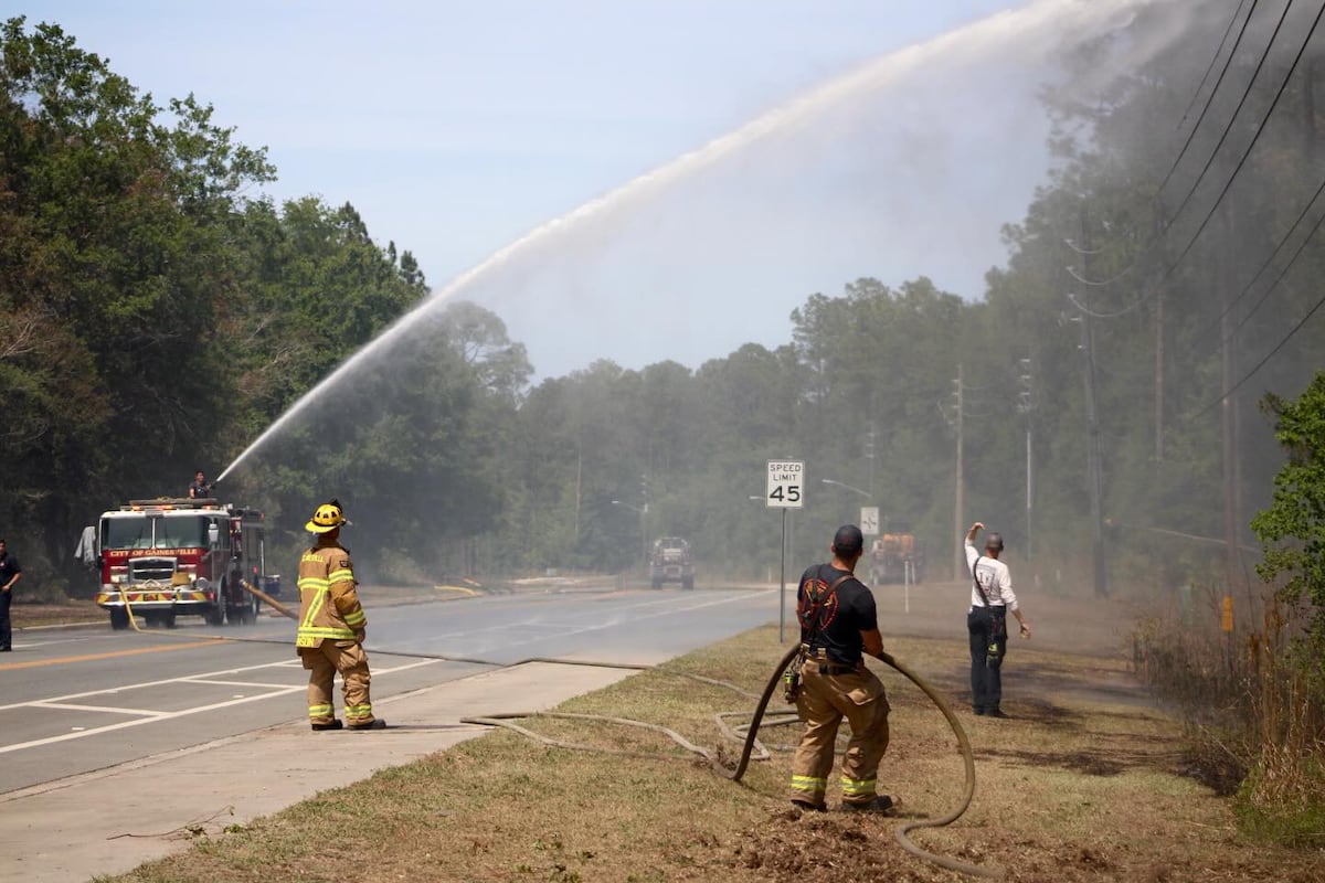 County Rd 121 Fire Wildfire Blog: Firefighters work to contain Cow Creek Fire in Levy ...